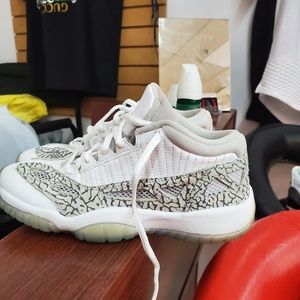 retro air Jordan 11  LE